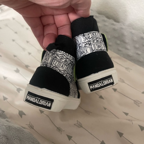 Baby yoda high tops - Picture 3 of 4